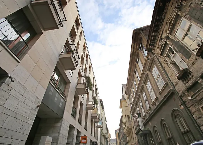 Avantgarde Lägenhetshotell 4*